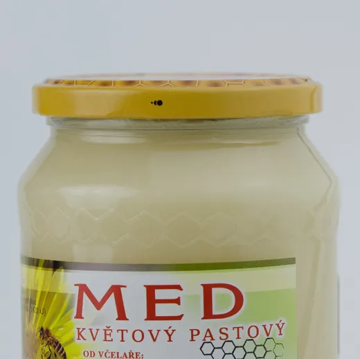 Sklenice pastovaného květového medu z Čučic
